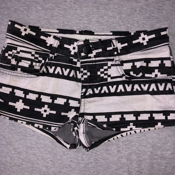 TOPSHOP Aztec Shorts, Hotpants - Picture 2 of 6